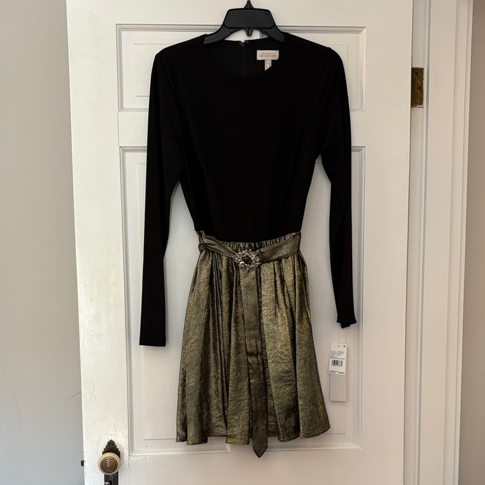 Adrianna Papell Black and Gold Long Sleeve Dress